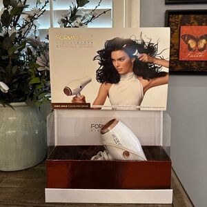 Brand New Kendall Jenner Formawell Hair Blow Dryer - 1875 Motor